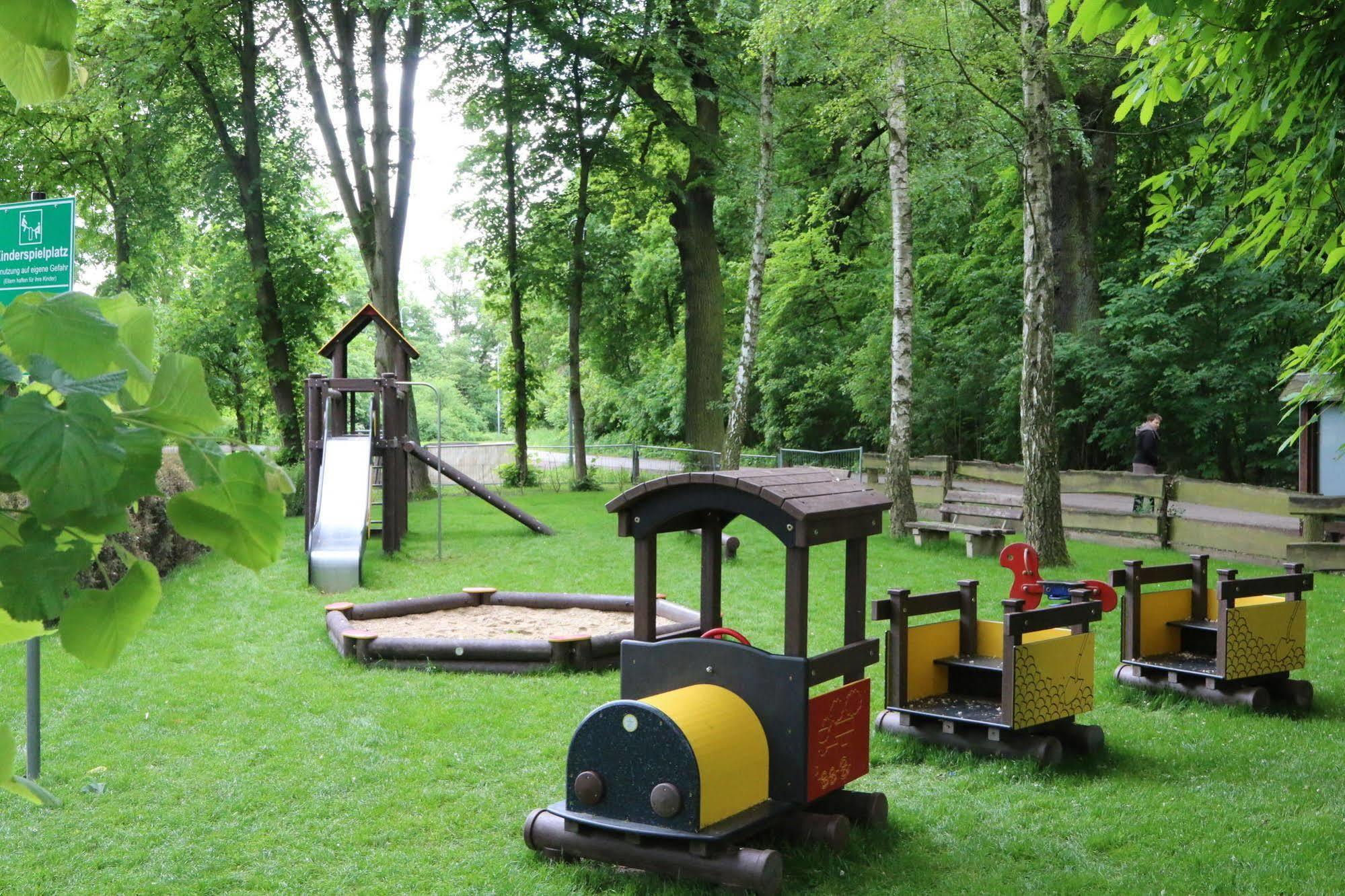 Hotel Landhaus Dessau Zewnętrze zdjęcie